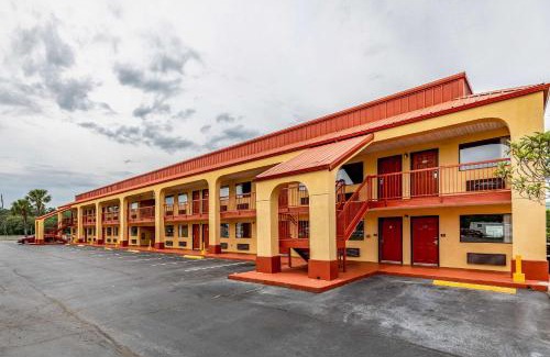 Kingsland Cabin | Econo Lodge