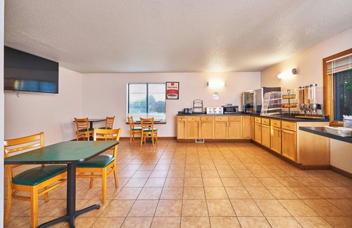 Maquoketa Hotel | Econo Lodge