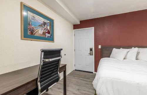 Needles Cabin | Econo Lodge