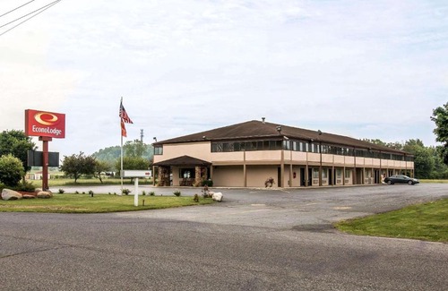 Paw Paw Cabin | Econo Lodge