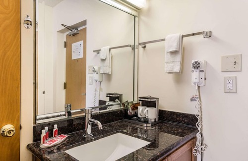 Quakertown Hotel | Econo Lodge