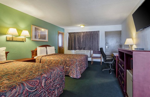 Wa Keeney Hotel | Econo Lodge