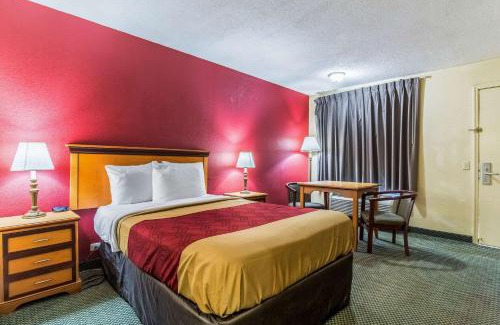Whiteville Hotel | Econo Lodge Whiteville