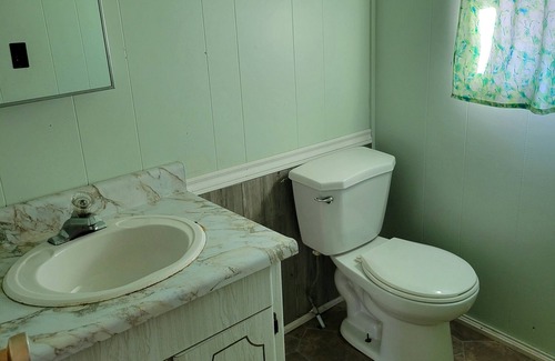 Cloyne Resort | Economy Cabin Wood End
