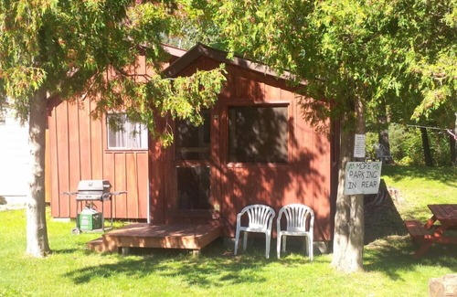 Cloyne Resort | Economy Cabin Beach View
