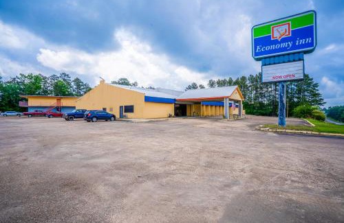 Livingston Hotel | Economy Inn By OYO Livingston TX Hwy 59