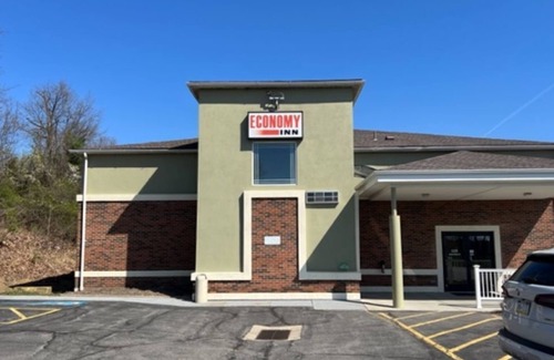 Moon Township Hotel | Economy Inn - Pittsburgh Airport
