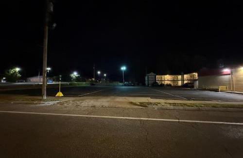 Belleville Hotel | Economy Inn