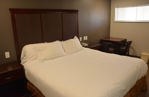 Gladewater Hotel | Economy Inn