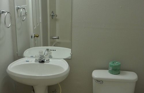 Gladewater Hotel | Economy Inn