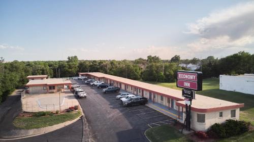 Pratt Hotel | Economy Inn