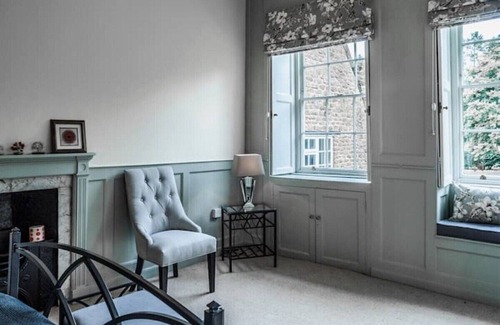 Earls Barton House | Ecton House - Exclusive Hire for up to 14 guests