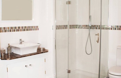 Earls Barton Hotel | "ecton House- Palmer Suite-near Silverstone"