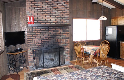 Greer Cabin | Edelweiss Resort and Restaurant