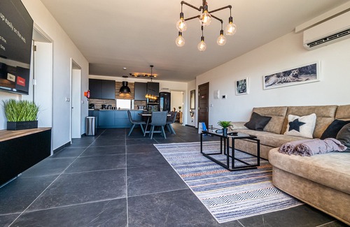 Qawra Apartment | Eden Boutique Smart Home with Garage
