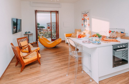 Sorrento City Centre Apartment | Eden House, Amazing Seeview Apartment no Car needed Sorrento center no noise