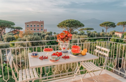 Sorrento City Centre Apartment | Eden House, Amazing Seeview Apartment no Car needed Sorrento center no noise