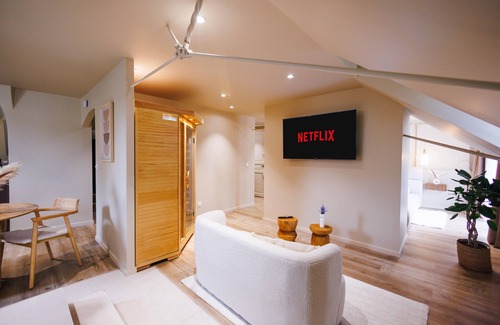 Republique Apartment | Eden Room - Luxury, Balneo & Sauna