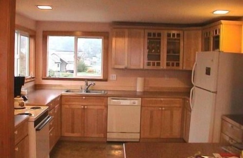 Netarts Cottage | Eden's Garden Cottage, at the Oregon Islands Wildlife Refuge: Internet, piano