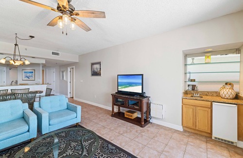 Ono Island Condo | Eden West 408 by Liquid Life