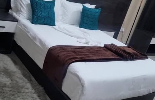 Shakawe House | Eden Wood Guest House