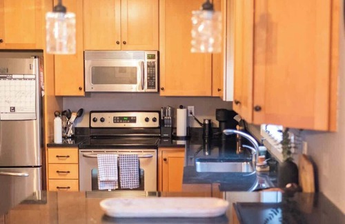 Eden Prairie House | EdenPrairie Townhome -Pool-Patio-beach-park-shop