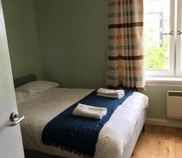 Gifford Apartment | Edinburgh City Centre Old Town Holiday Apartment 3 bedrooms