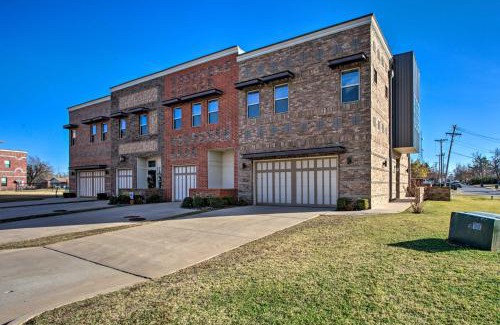 Edmond House | Edmond Oasis with Rooftop Lounge Walk to Dtwn!