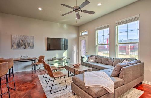 Edmond House | Edmond Oasis with Rooftop Lounge Walk to Dtwn!
