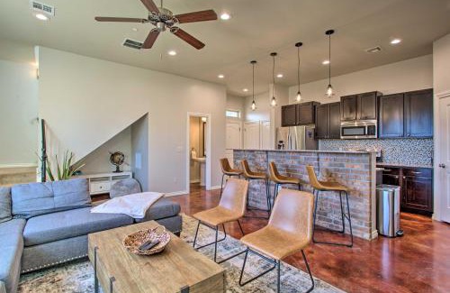 Edmond House | Edmond Oasis with Rooftop Lounge Walk to Dtwn!