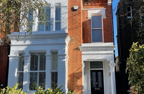Turnham Green House | Edwardian House close to River Thames and Kew Gardens