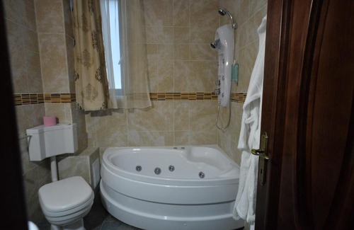 Cioplea House | Edy's Royal Predeal