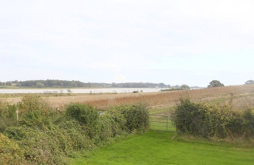 Martlesham Heath House | Eelsfoot Cottage - Three Bedroom House, Sleeps 5