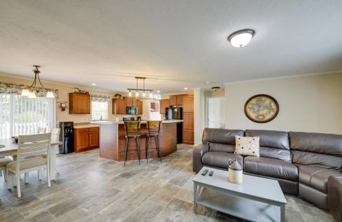 Pimento House | Efficiently Equipped Lewis Home Deck and Gas Grill!