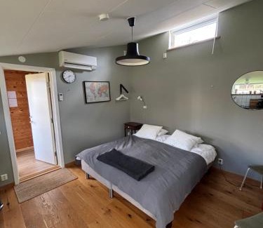 Alingsas Apartment | Eget boende i privat uthuslänga