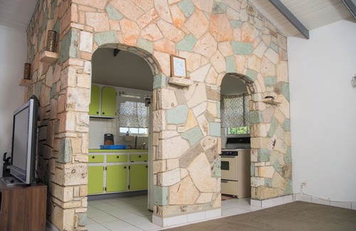 Falmouth House | EGO GUESTHOUSE#2-Breathtaking villa sitting on the hill with lovely Oceanview