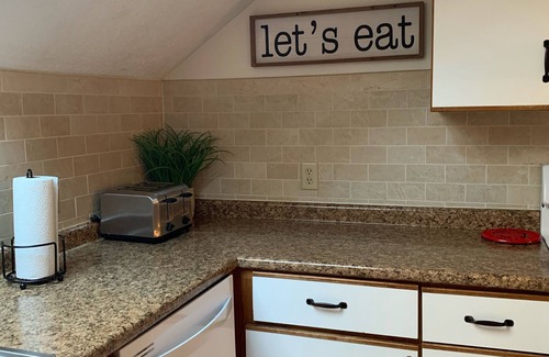 Eidelweiss Village Ski Chalet | Eidelweiss Chalet, 1/4 Mile from Middle Pea Pond LICENSE # 061885