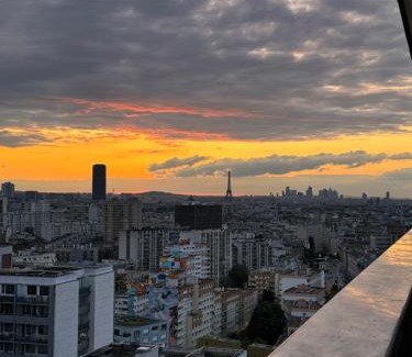 Gare House | Eiffel Tower View Terrace Apt