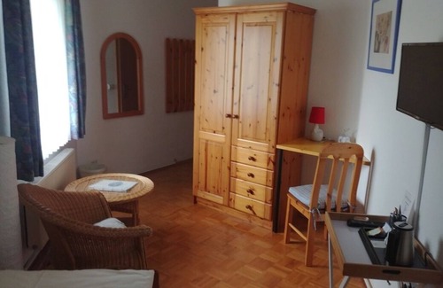 Neubulach Apartment | Eight-bed room