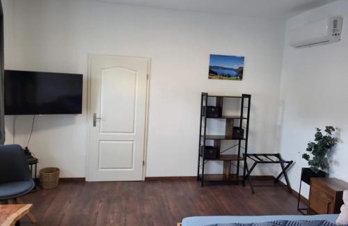 Osterburg Apartment | Einzelwohnung im EG mit Terrasse und AC