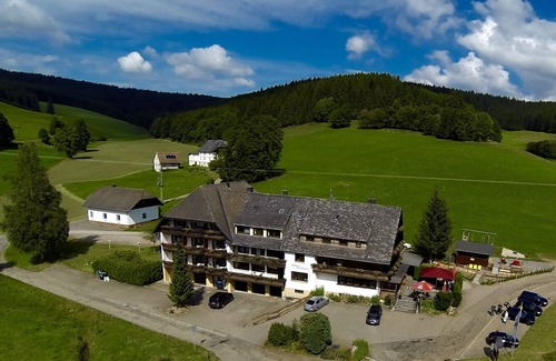 Titisee-Neustadt Apartment | Einzelzimmer, 22qm, mit Dusche/WC und Balkon