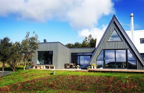 Rangarþing ytra Villa | Eirð - A unique lakefront retreat