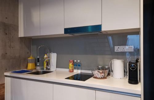 Taman Mutiara Apartment | EkoCheras Balcony City View King Bed Rooftop Pool High Speed Fibre Internet MRT Connection
