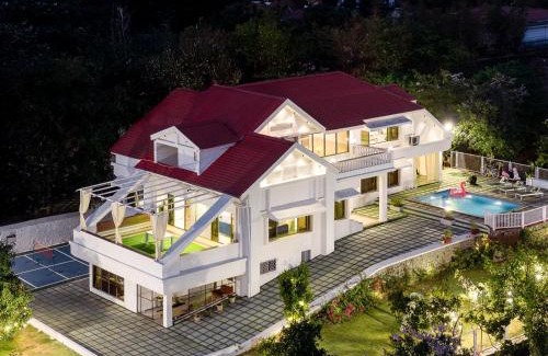 Kune Village Villa | EKOSTAY Luxe - Casa Noah - Paddle Court & Sunset Point