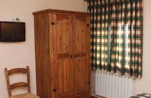 Almodovar del Pinar Cottage | El Acebo Rural Cottage for 8 people
