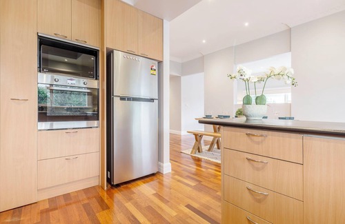 Brunswick West House | EL KARNAK Historic City Fringe Cali Bungalow Charm