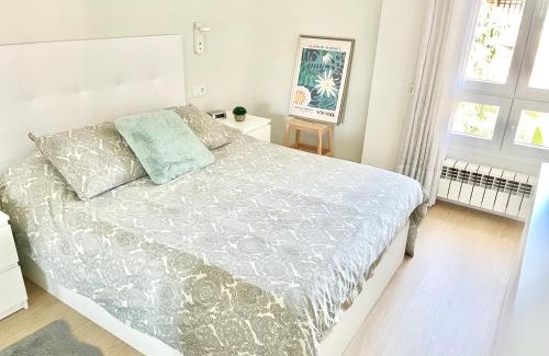 Gijon-Este Apartment | El Mirador de Viesques. Piscina y Parking privado!