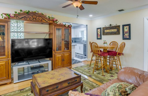El Portal House | El Portal Vacation Rental ~ 9 Mi to Miami!