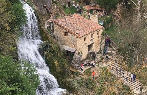 Orbaneja del Castillo House | El Salto del Agua
