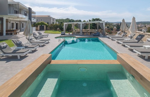 Dafni Villa | Elaida Villa, Spacious, ideal for big groups, 50m2 pool, Shops walking distance